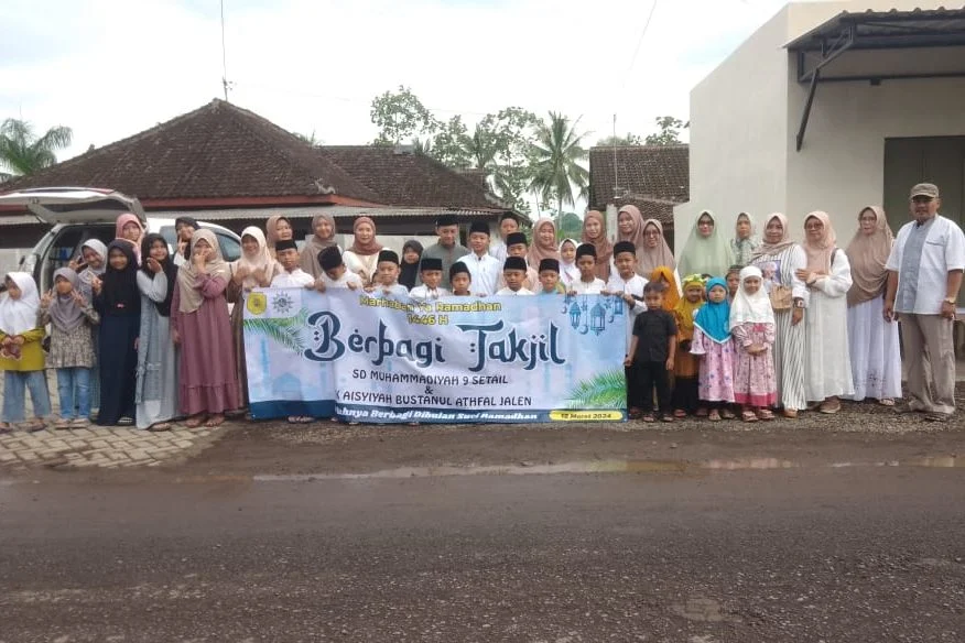 Kolaborasi SD Mulan dan TK ABA 7 Ajarkan Siswa Indahnya Berbagi