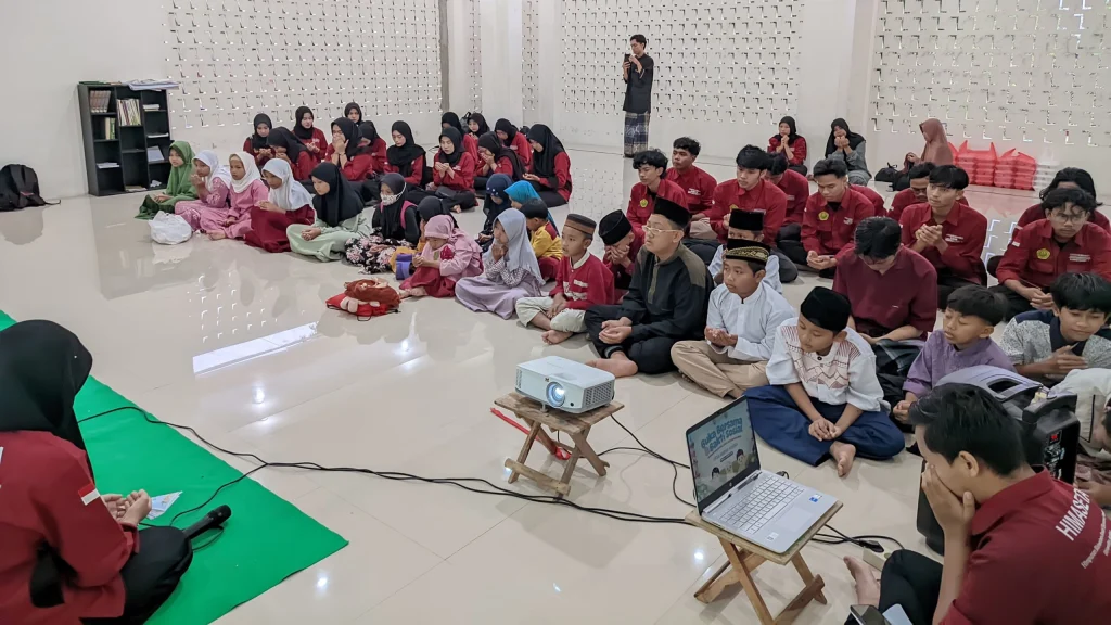 Tingkatkan Kepedulian Sosial, Himaseta Unej Sambangi LKSA Nurul Husna