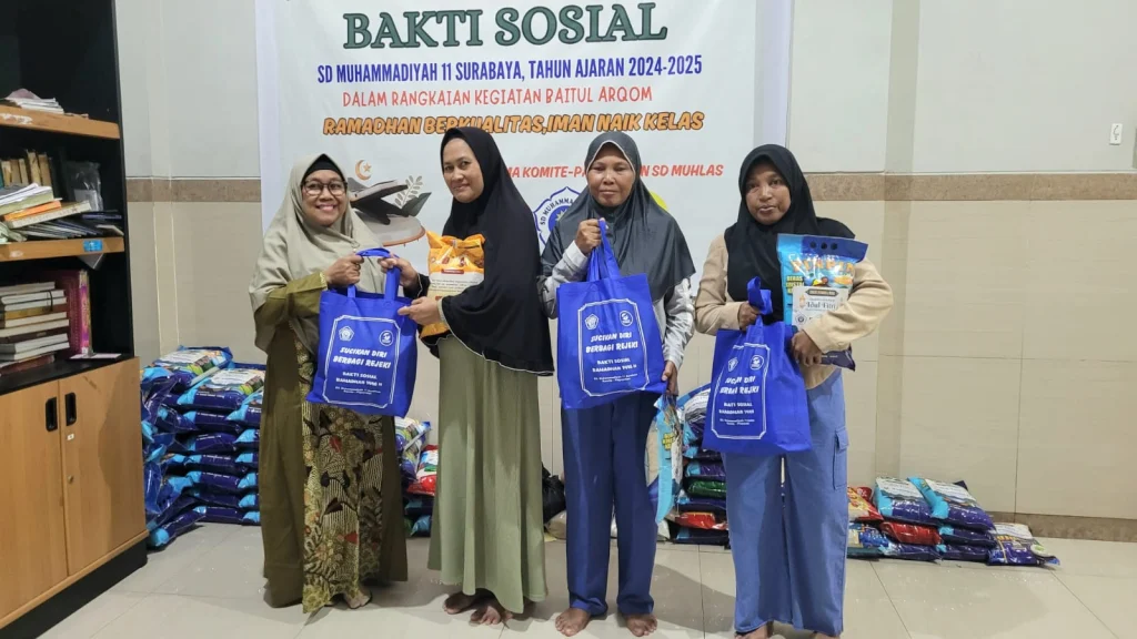 Tebar Kebaikan, SD Muhlas Bagikan 115 Paket Sembako Gratis