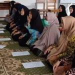 Di Bulan Tarbiyah, Guru SMA Muha Genteng Kompak Pelajari Bacaan Shalat Sesuai HPT