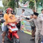 SD Muhtar Bagikan Takjil Gratis, Sebarkan Keberkahan Ramadan