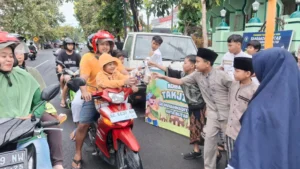SD Muhtar Bagikan Takjil Gratis, Sebarkan Keberkahan Ramadan