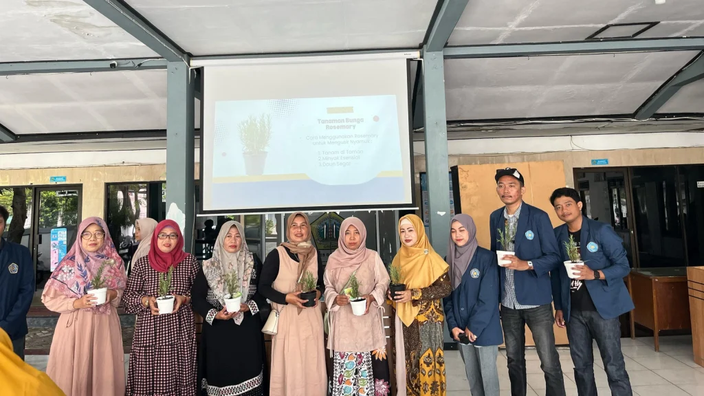 41 Rosemary Ditanam, Warga Dahanrejo Siap Lawan DBD