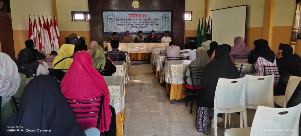 Indahnya Berbagi, Panti Asuhan Yatim Muhammadiyah Babat Salurkan Bantuan