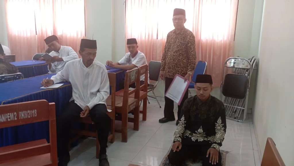 Baitul Arqam Guru Karyawan SMAS Muha Peragakan Thaharah dan Salat Wajib
