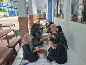 Keakraban Guru SMK Muda Genteng Sukseskan Baitul Arqam Siswa