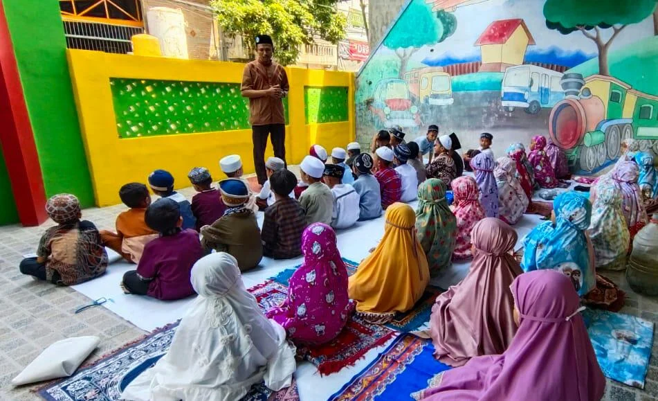 Bersiap Sambut Hari Raya, TK Aisyiyah 55 Surabaya Gelar Simulasi Shalat Idul Fitri