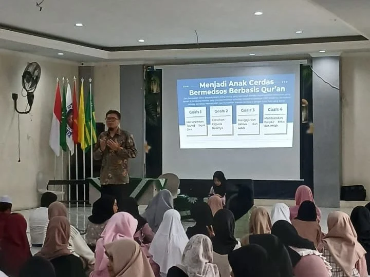 Acara Puncak Darul Arqam SMP Muhammadiyah 1 Surabaya Ajak Siswa Bijak dalam Penggunaan Gadget