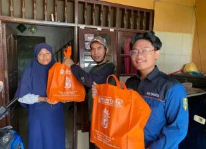 Safari Ramadan, Smamita Salurkan Ratusan Paket Baksos Untuk Kaum Dhuafa dan Warga Sekitar