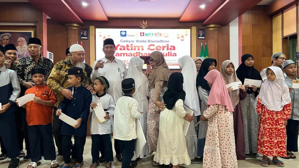 Lazismu Gandeng MPKS PWM Jatim, Bagikan Kebahagiaan kepada 240 Anak Yatim