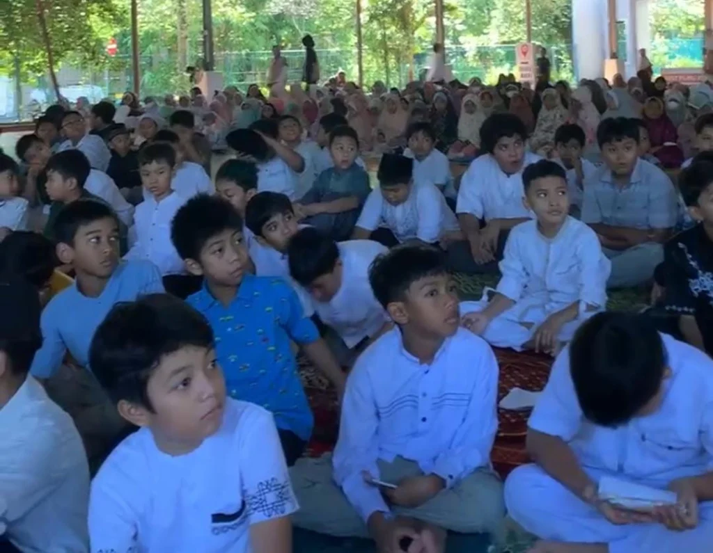 Simulasi Shalat Idul Fitri di Mugeb School