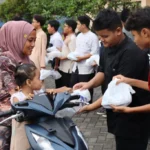 Indahnya Berbagi, SMP Miosi Bagikan 1.380 Kotak Nasi untuk Berbuka