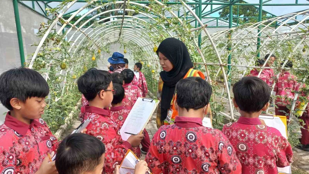 One Plant One Life: Siswa SDMM Belajar Lestarikan Bumi Sejak Dini