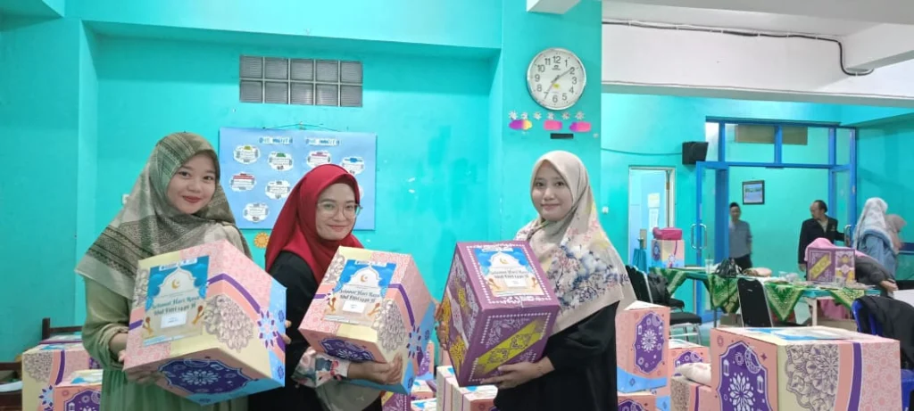 Hangatnya Kebersamaan dalam Bukber dan Pembagian Hampers di SD Mumtaz