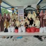 Bulan Penuh Berkah, PRNA Waruwetan Berbagi Takjil di Jalan Utama Lamongan Babat