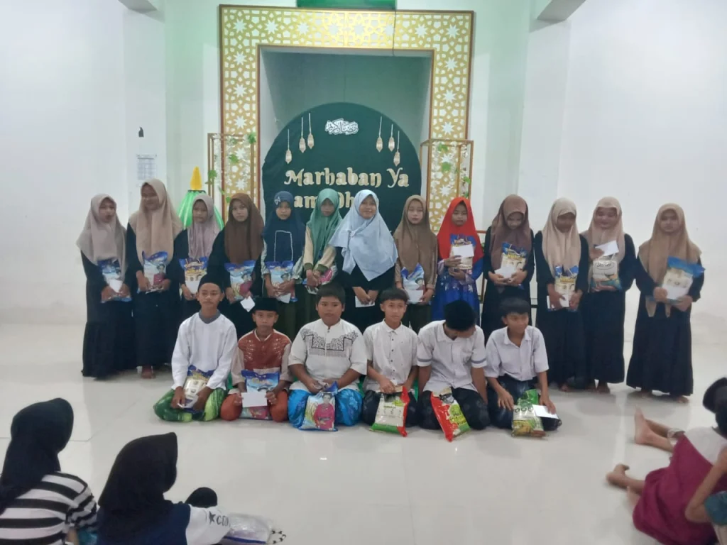 Hamas School Salurkan 100 Kantong Beras dan Uang Tunai untuk Anak Yatim dan Dhuafa