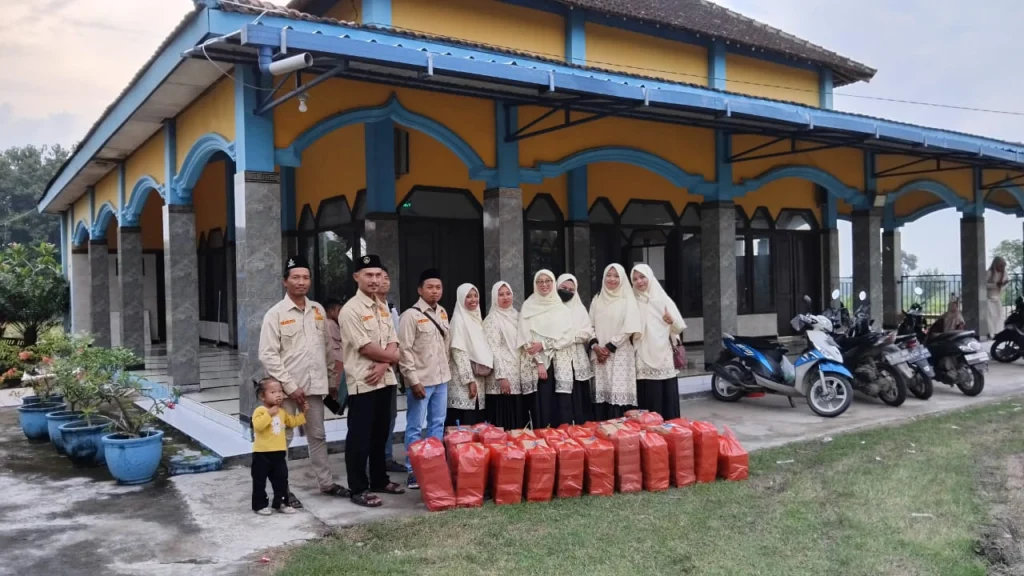 Kolaborasi Pemuda Muhammadiyah dan Nasyiatul Aisyiyah Modo Berbagi 300 Paket Takjil