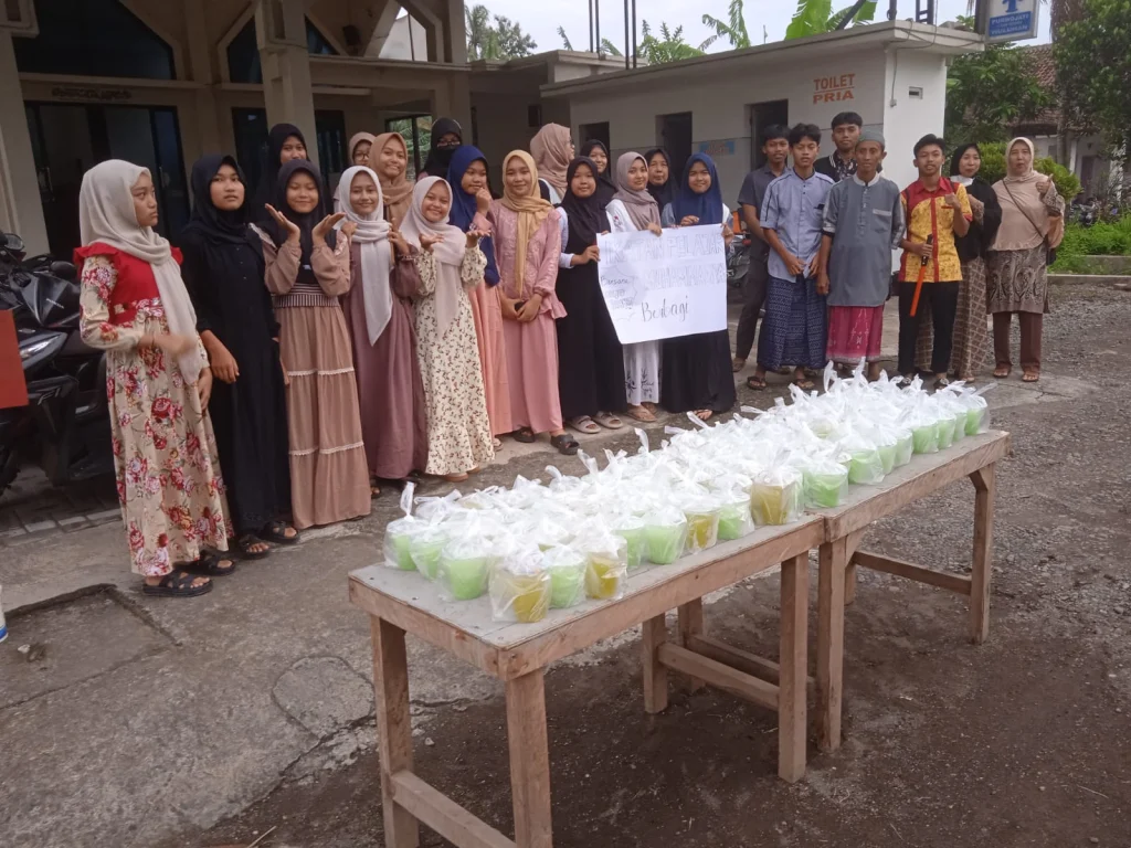 PR IPM Se-Ranting Selatan dan Masjid Rahmat Purwojati Kolaborasi Berbagi Takjil 