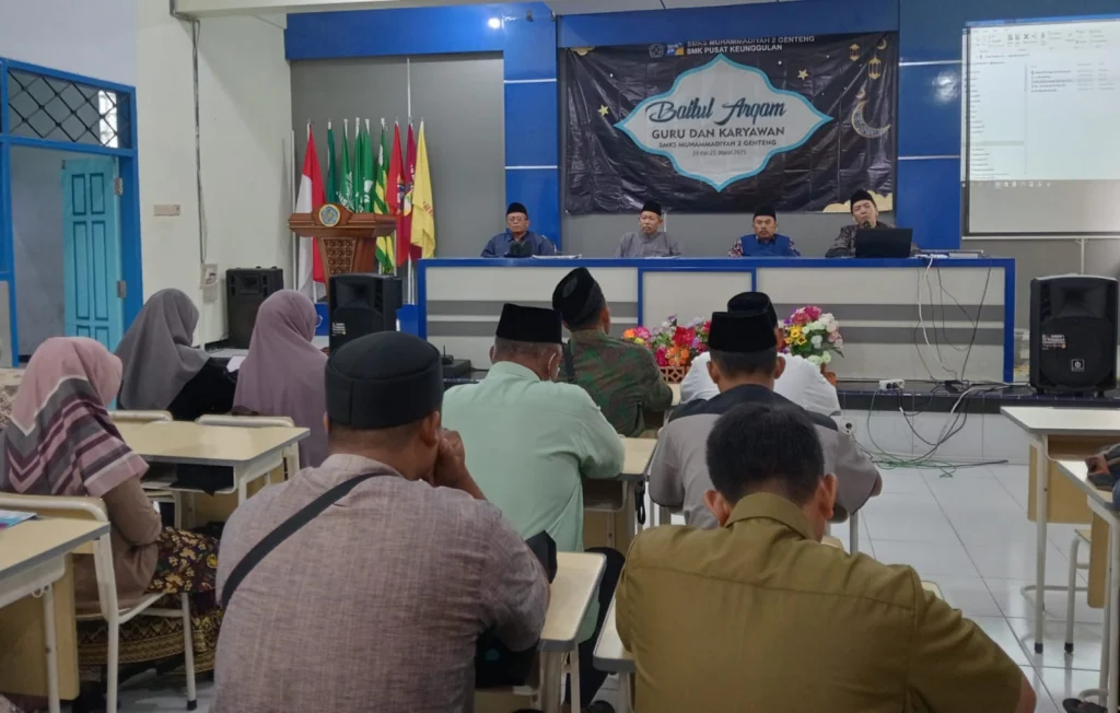 Bedah Buku Semarakkan Baitul Arqam Guru dan Karyawan SMK Muda Genteng