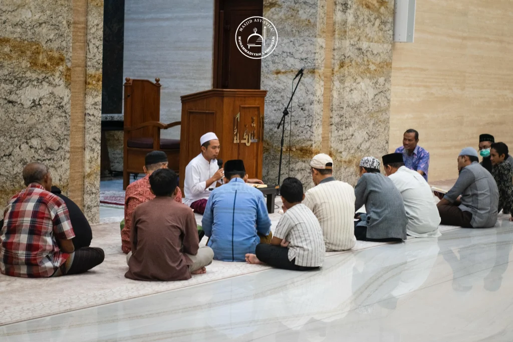 Menggapai Malam Seribu Bulan di Masjid Asy-Syifa Muhammadiyah Lamongan
