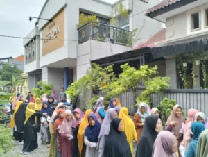 Meneladani “Yai Dahlan” PRM-PRA Kedungturi Sepanjang Berbagi 250 Paket Sembako