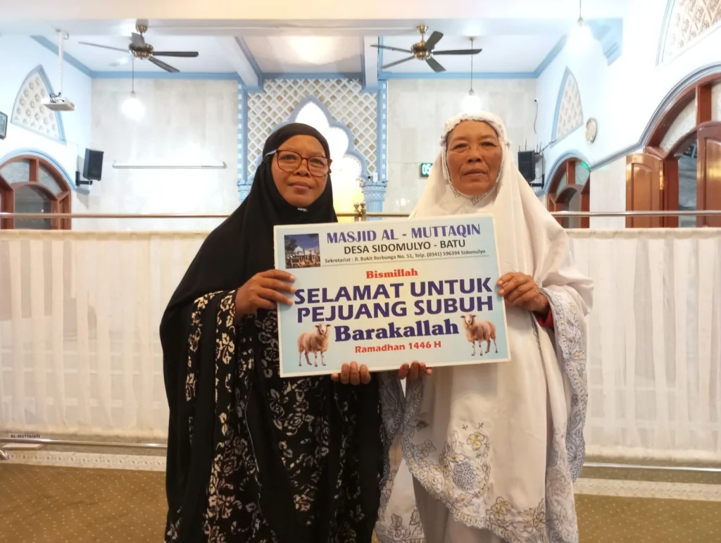 Pejuang Subuh Berbuah Berkah, Sumarti Terharu Terima Reward Domba di Masjid Al-Muttaqin