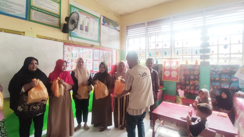 Gerak Bersama untuk Sesama: Lazismu dan PDPM Pidie Salurkan Sembako