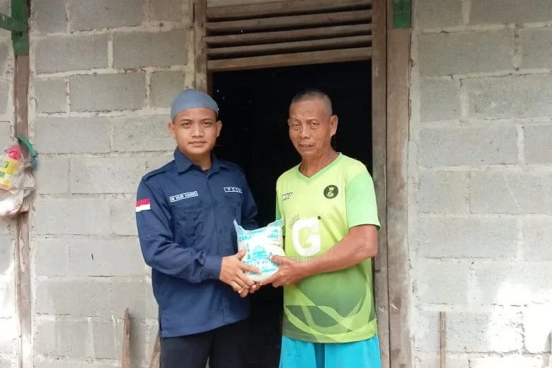 STKIP Muhammadiyah Blora dan Lazismu Blora Salurkan Zakat Fitrah ke Masyarakat