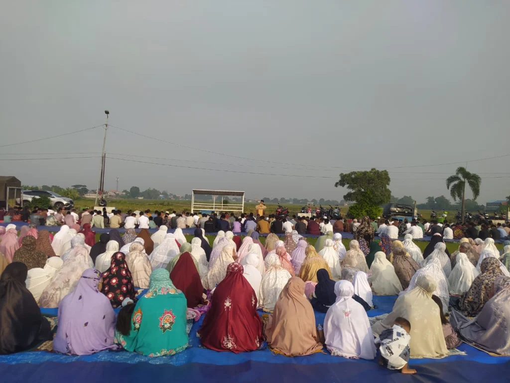 Masyarakat Desa Putat Tanggulangin Laksanakan Salat Idul Fitri