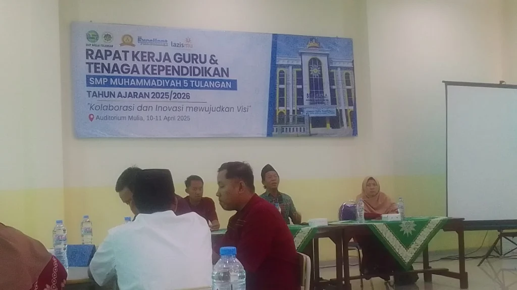 Ketua PCM Tulangan Tekankan 6 Pesan Penting di Raker SMP Mulia Tulangan