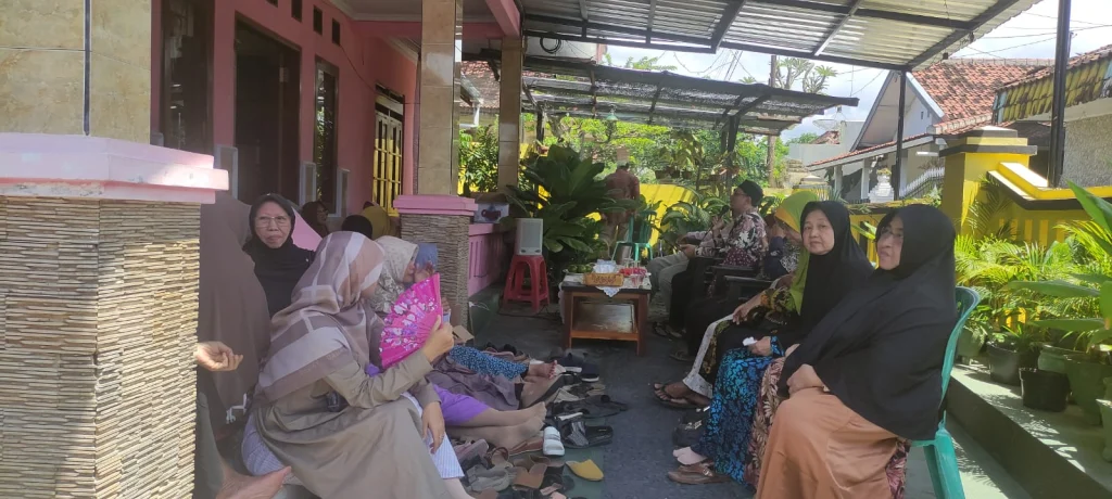 ‎Halalbihalal Ibu-Ibu: Rajut Silaturahmi dan Amaliah Ramadan