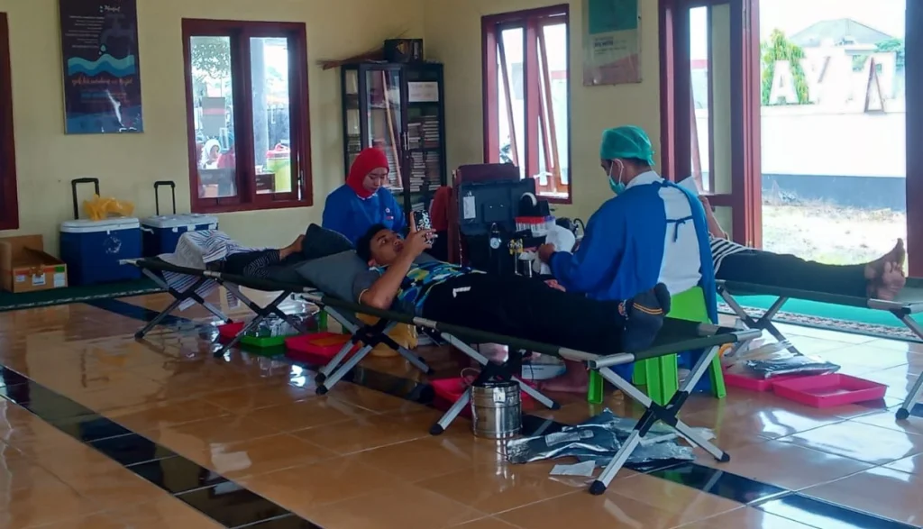 Donor Darah SMK Muhammadiyah 9 Gambiran Sukses Digelar