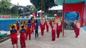 Keceriaan Siswa Kelas 2 SD Muhtar di Swimming Class