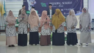 Tampil Kompak, 7 Srikandi FGM Balongpanggang Semarakkan Workshop Branding Sekolah