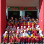 Tanamkan Keterampilan Sejak Dini, Siswa Kelas 1 dan 4 SD Muhtar Ikut Swimming Class