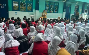 Dari Tausiyah Lucu Hingga Bagi – Bagi Kue Lebaran, Ini Cara Siswa SD Mumtaz Rayakan Halalbihalal