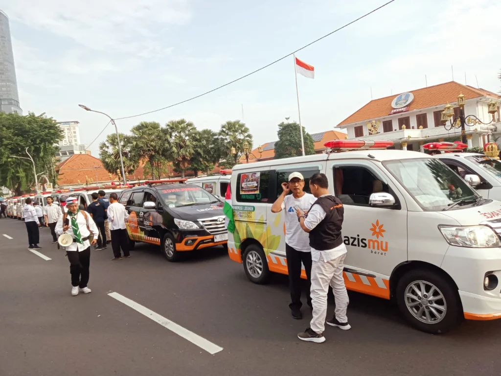 Sirine Kemanusiaan Menggema, Lazismu Jatim Turun ke Jalan Dukung Palestina