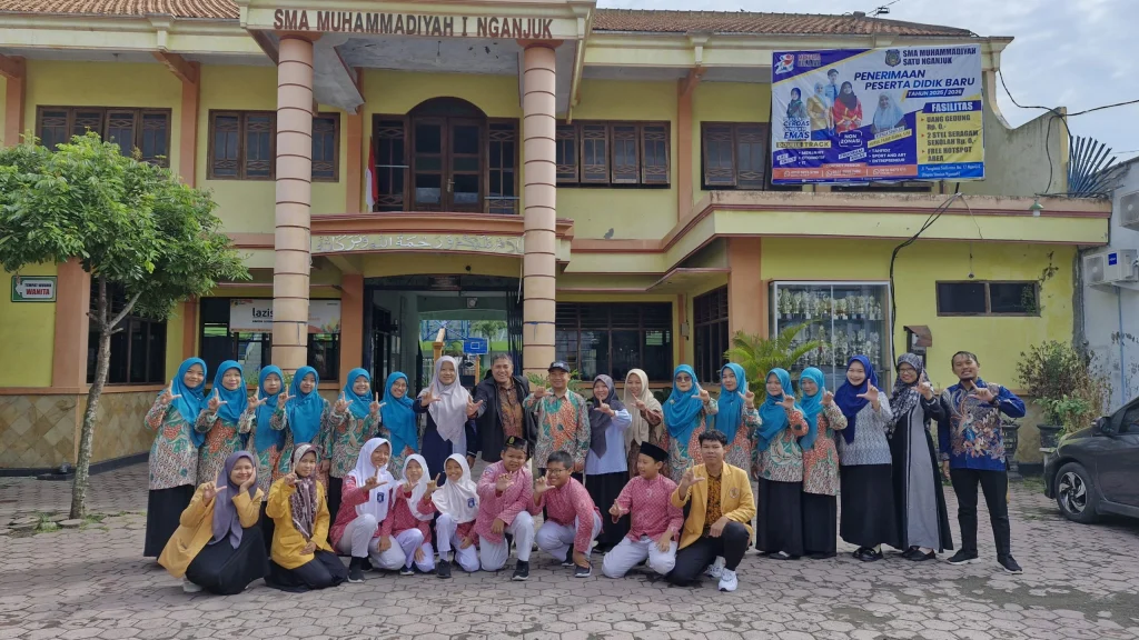 Sinergi Literasi: Dua Sekolah Muhammadiyah di Nganjuk Wujudkan Majalah Sekolah