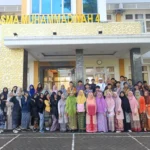 Semangat Kartini di SMA Muhammadiyah 4 Porong dalam Nuansa Adat