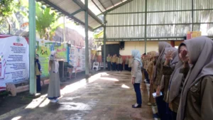 Guru Perempuan SMK Models Pimpin Upacara Peringatan Hari Kartini: Simbol Emansipasi Wanita