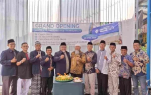 Muhammadiyah Perkuat Layanan Kesehatan, Apotek Farma Point Kini Hadir di Probolinggo