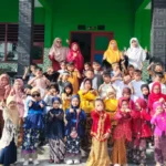 Siswa TK Aisyiyah 21 Benjeng Jalan Santai Peringati Hari Kartini