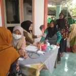 RS Islam Aminah Blitar Terjunkan Tim Medis dalam Bakti Sosial di Pulerejo Bakung