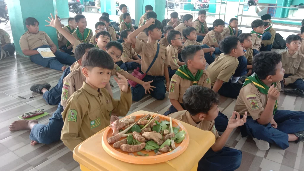 Latihan HW SD Muhammadiyah Kota Blitar: Kenal Bumbu Dapur, Asah Pancaindra