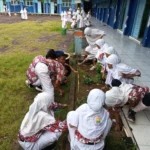 Peringati Hari Malaria Sedunia: MIM 08 Kandangsemangkon Kerja Bakti Lingkungan Sekolah