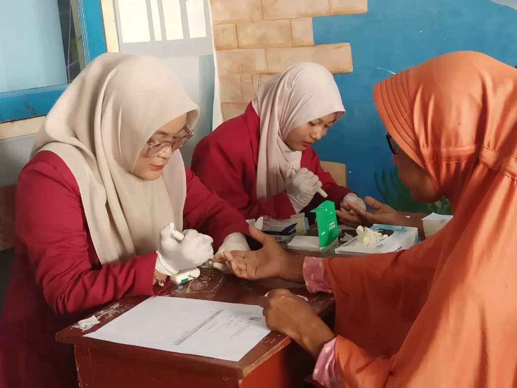 PK IMM Achilles UM Surabaya Gelar Baksos dan Pengobatan Gratis untuk Lansia