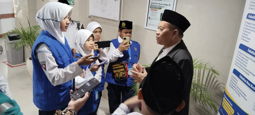 Wartawan Cilik SD ‘Aisyiyah 1 Nganjuk Beraksi di Tengah Tokoh Muhammadiyah Nasional
