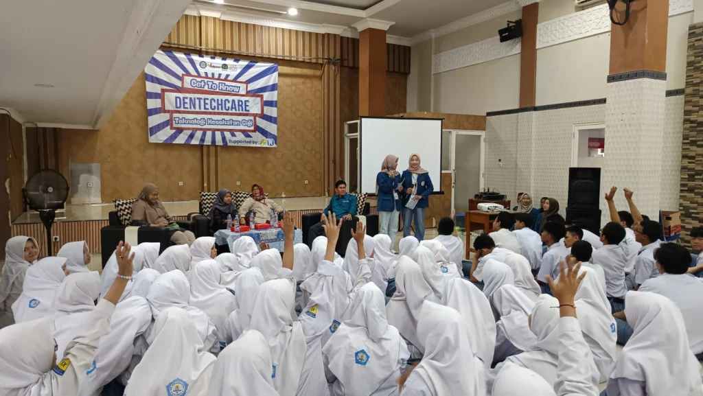 Satu-Satunya di Indonesia, Prodi Teknologi Kesehatan Gigi Unair Kenalkan Dentechcare ke Siswa Smamsa