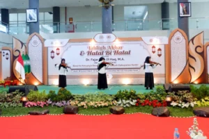 Alunan Biola Siswi Mimsapa Buka Tabligh Akbar Muhammadiyah Kediri