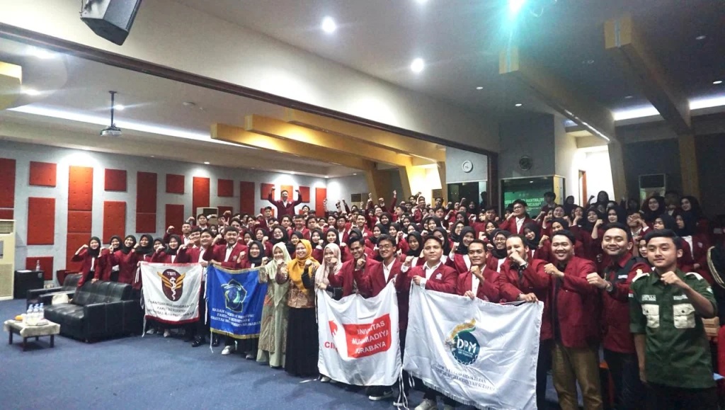 Pelantikan Organisasi Mahasiswa FK UM Surabaya: “Synapse of Leaders” Menggugah Semangat Kolaborasi